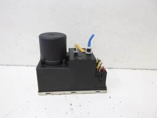 Gdzie jest pompka centralnego zamka Audi A3 8L i jak ją znaleźć?