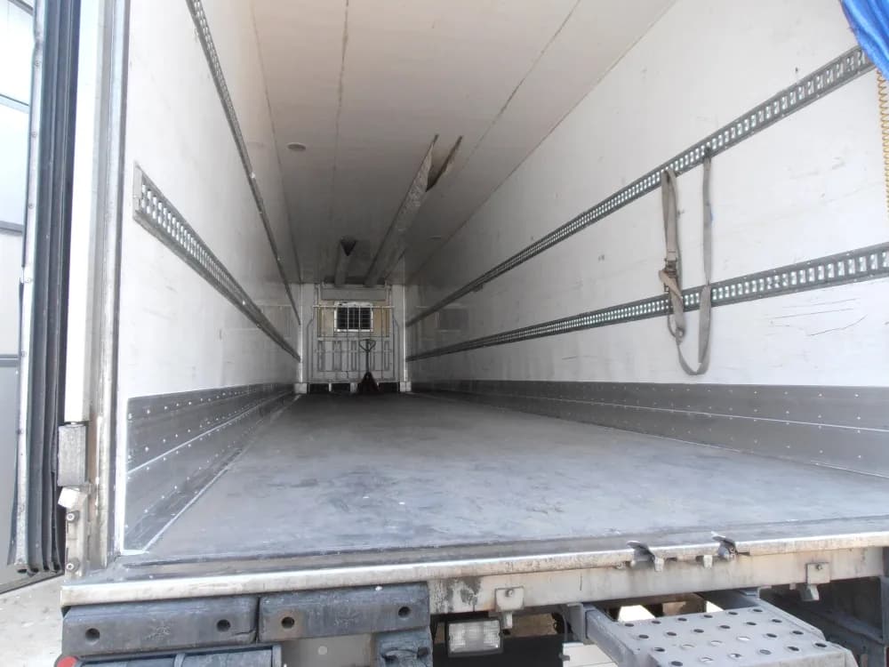 Jak wysuszyć naczepę chłodni skutecznie i uniknąć wilgoci