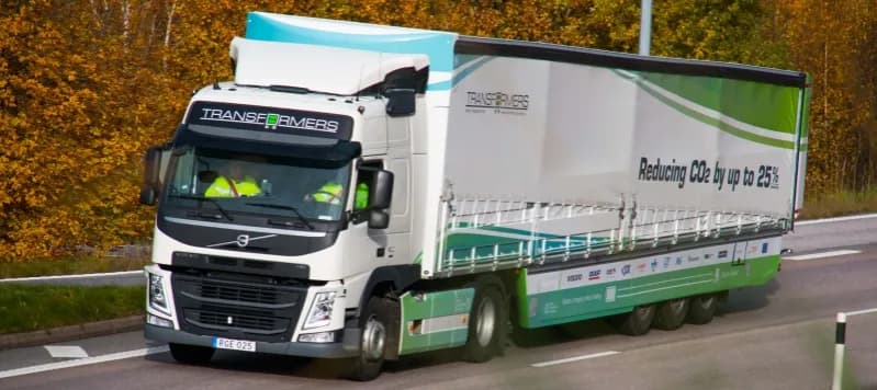 Ile waży tir z pustą naczepą? Zaskakujące różnice w masie!