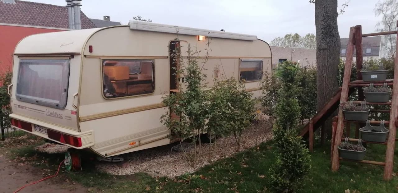 Jaką farbą pomalować przyczepę kempingową, by uniknąć zniszczeń?