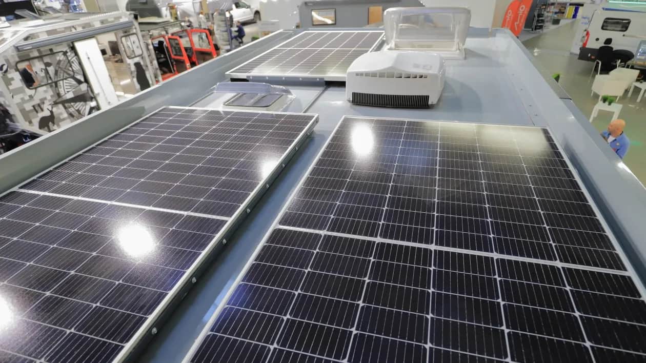 Jaki panel do przyczepy kempingowej - wybierz idealne rozwiązanie dla siebie