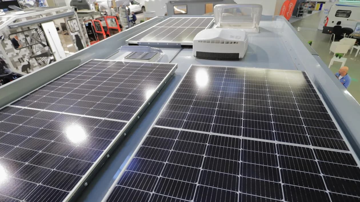 Jaki panel do przyczepy kempingowej - wybierz idealne rozwiązanie dla siebie