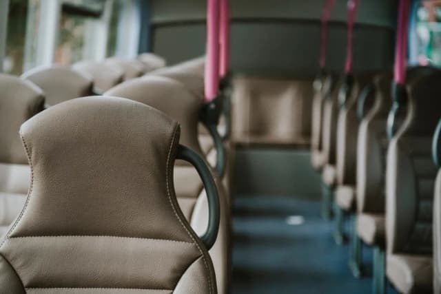 Ile kosztuje wynajęcie autokaru na wycieczkę? Sprawdź ukryte koszty