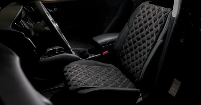 Podgrzewana mata na fotel samochodowy – komfort w zimne dni bez czekania