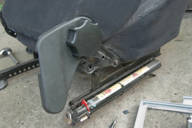 Jak włączyć podgrzewane fotele w Opel Astra H i uniknąć problemów