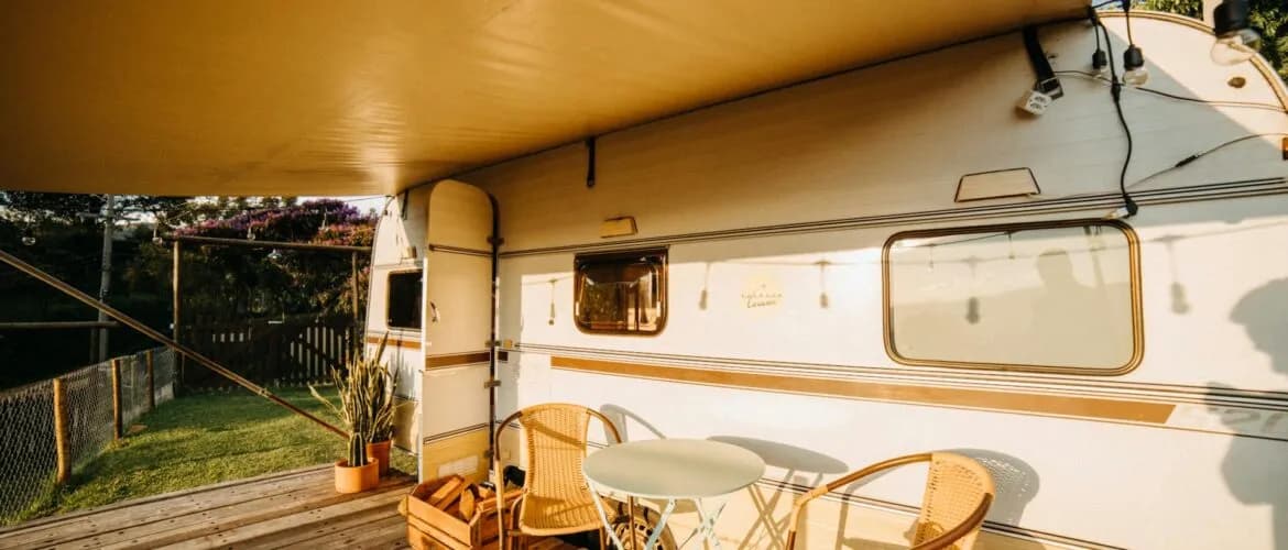 Jak zbudowana jest przyczepa kempingowa - poznaj tajniki konstrukcji